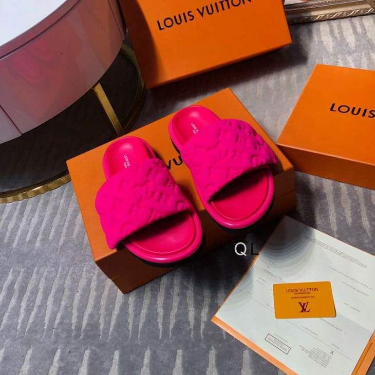Picture of Louis Vuitton Slippers _SKULVsz35-45QL0129348